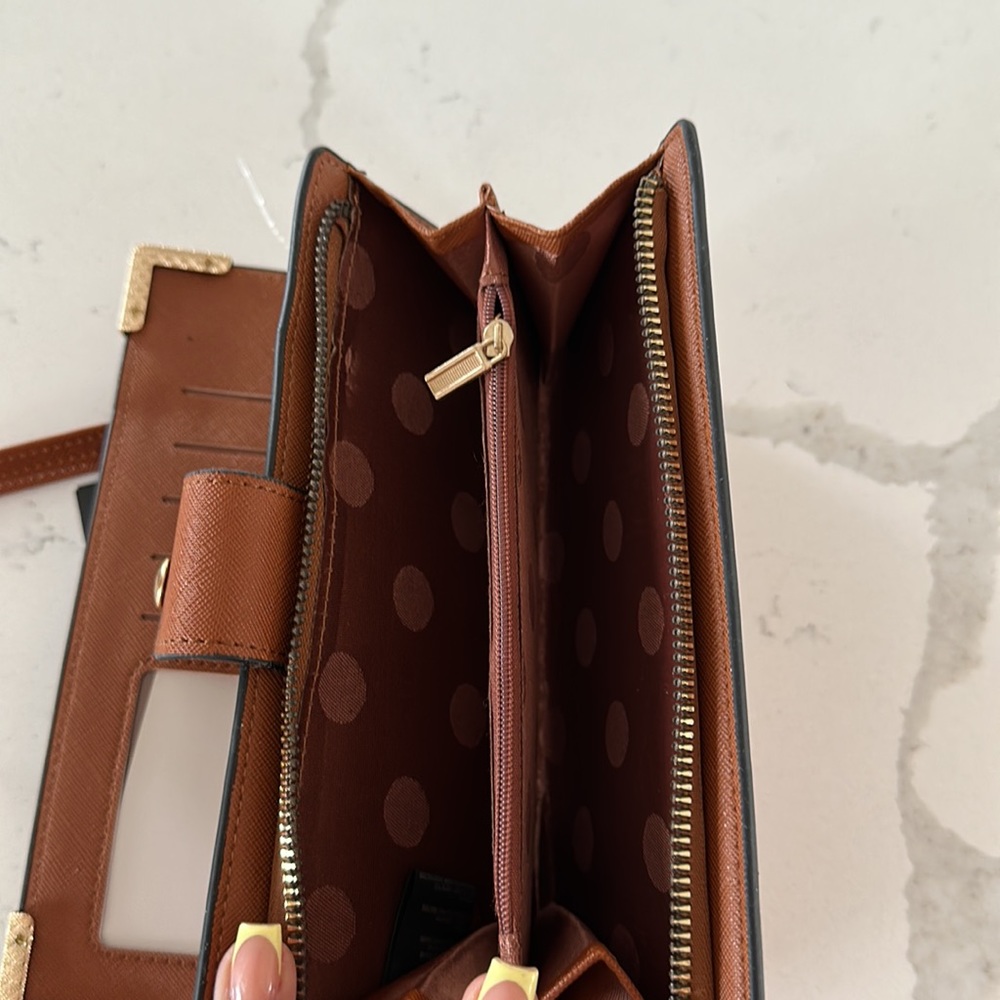 Calista Hand Wallet - Picture 4 of 5